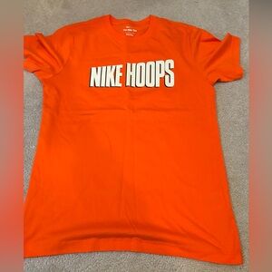 Nike Hoops Men’s Small Tshirt Basketball
